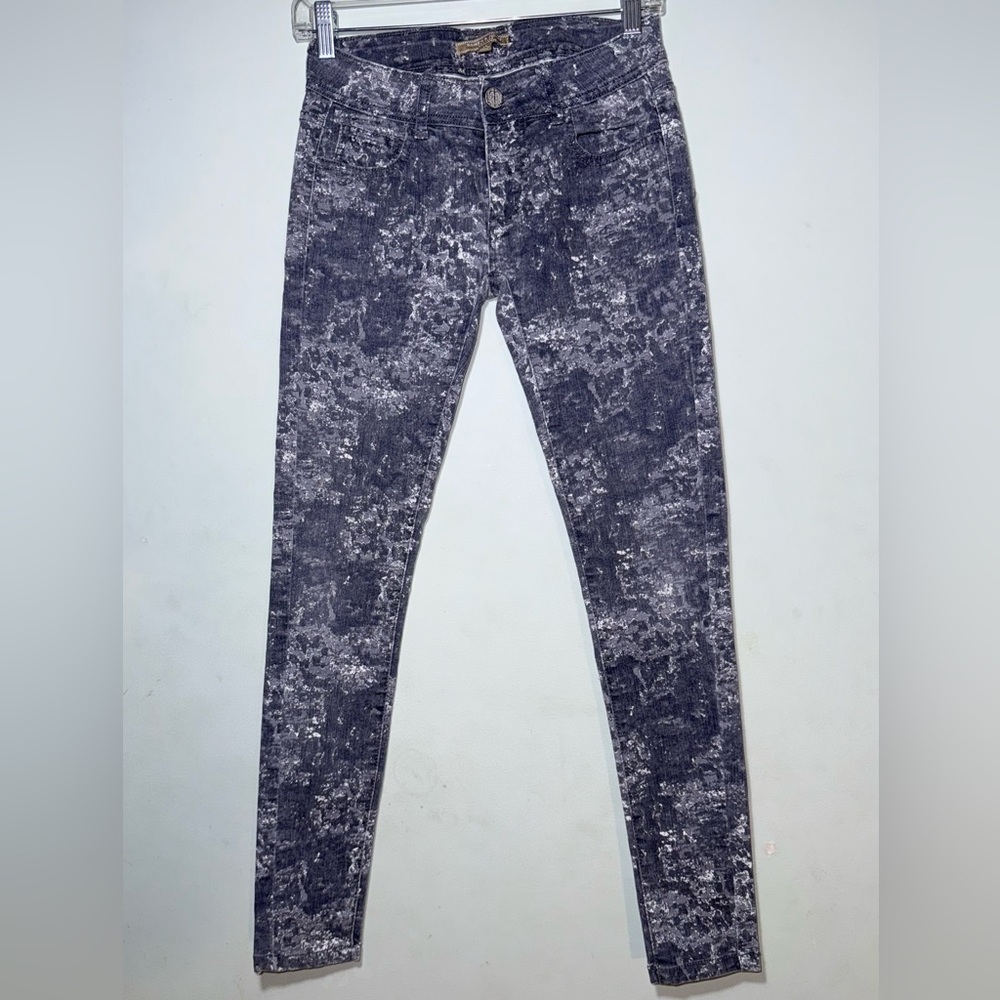 Women’s Romeo & Juliet Couture Gray and White Denim, Size 25